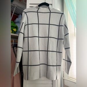 By Design Grid Pattern Women's Sweater - White and Grey